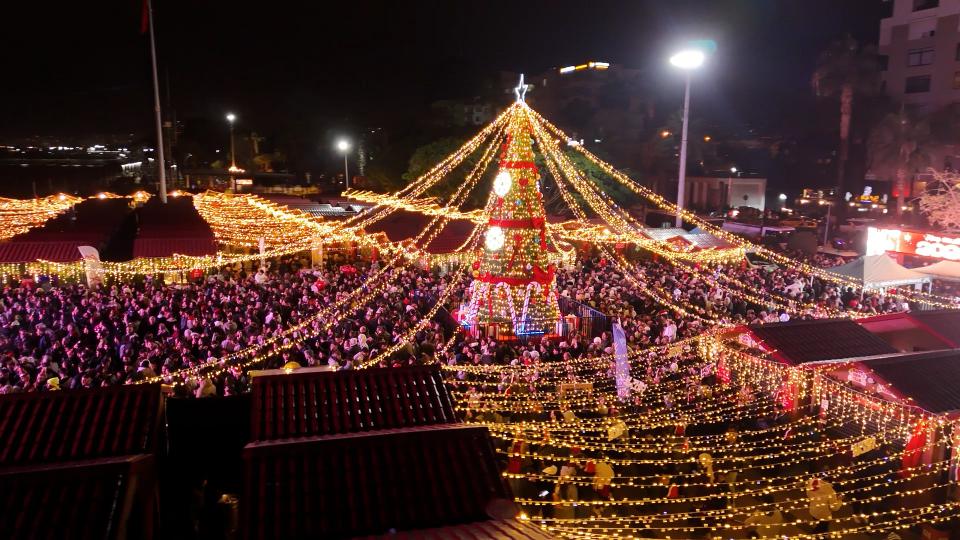 Mersinliler Yeni Yıla Büyükşehir İle ‘Merhaba’ Dedi