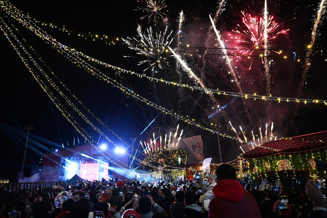 Mersinliler Yeni Yıla Büyükşehir İle ‘Merhaba’ Dedi