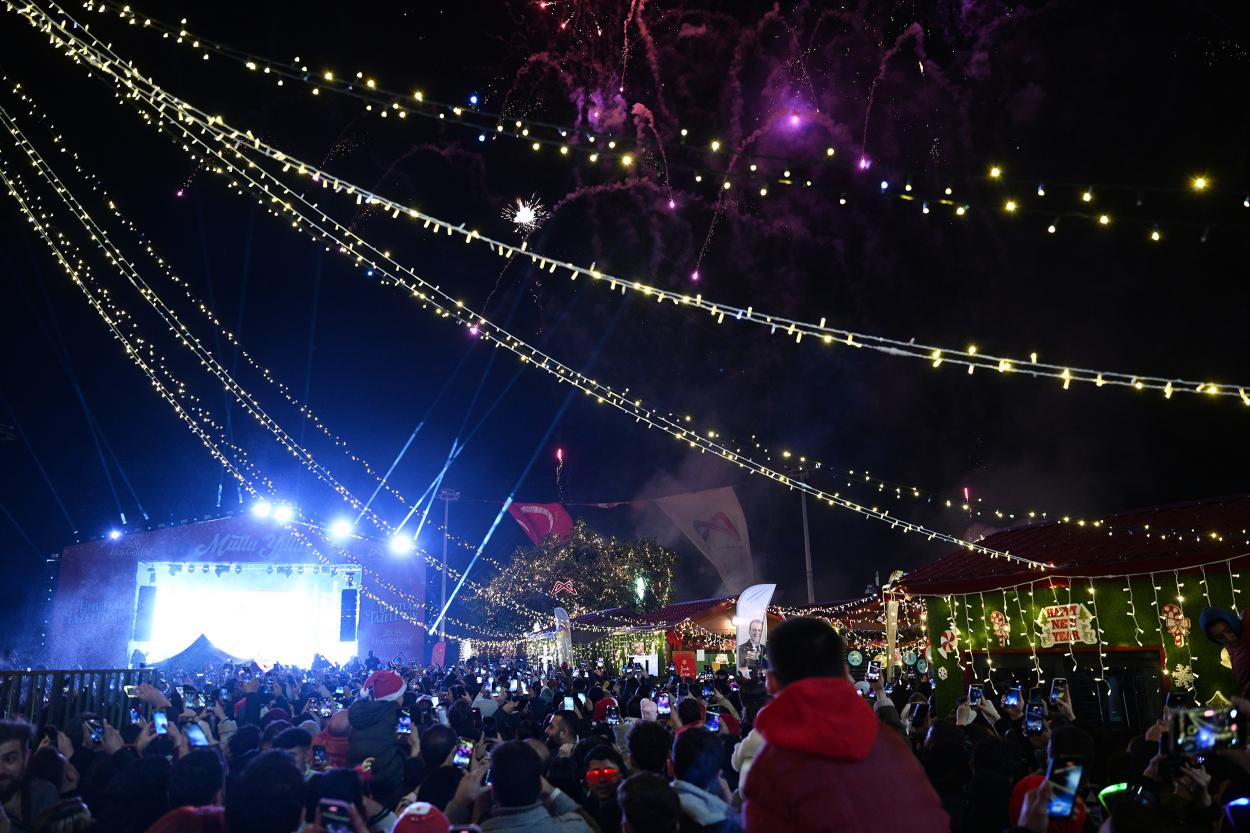 Mersinliler Yeni Yıla Büyükşehir İle ‘Merhaba’ Dedi