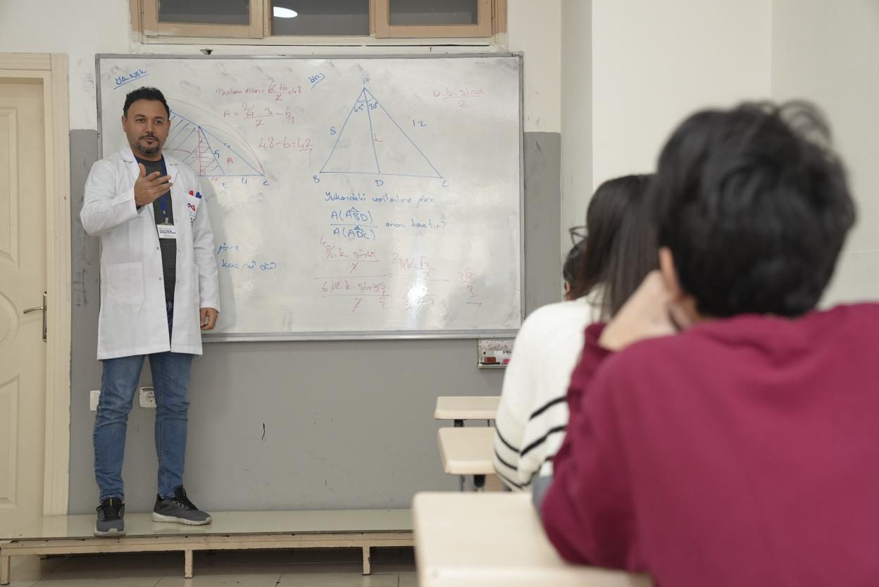 Lise ve Üniversite Yolculuğunda, Mersin Büyükşehir Öğrencilerin Yanında