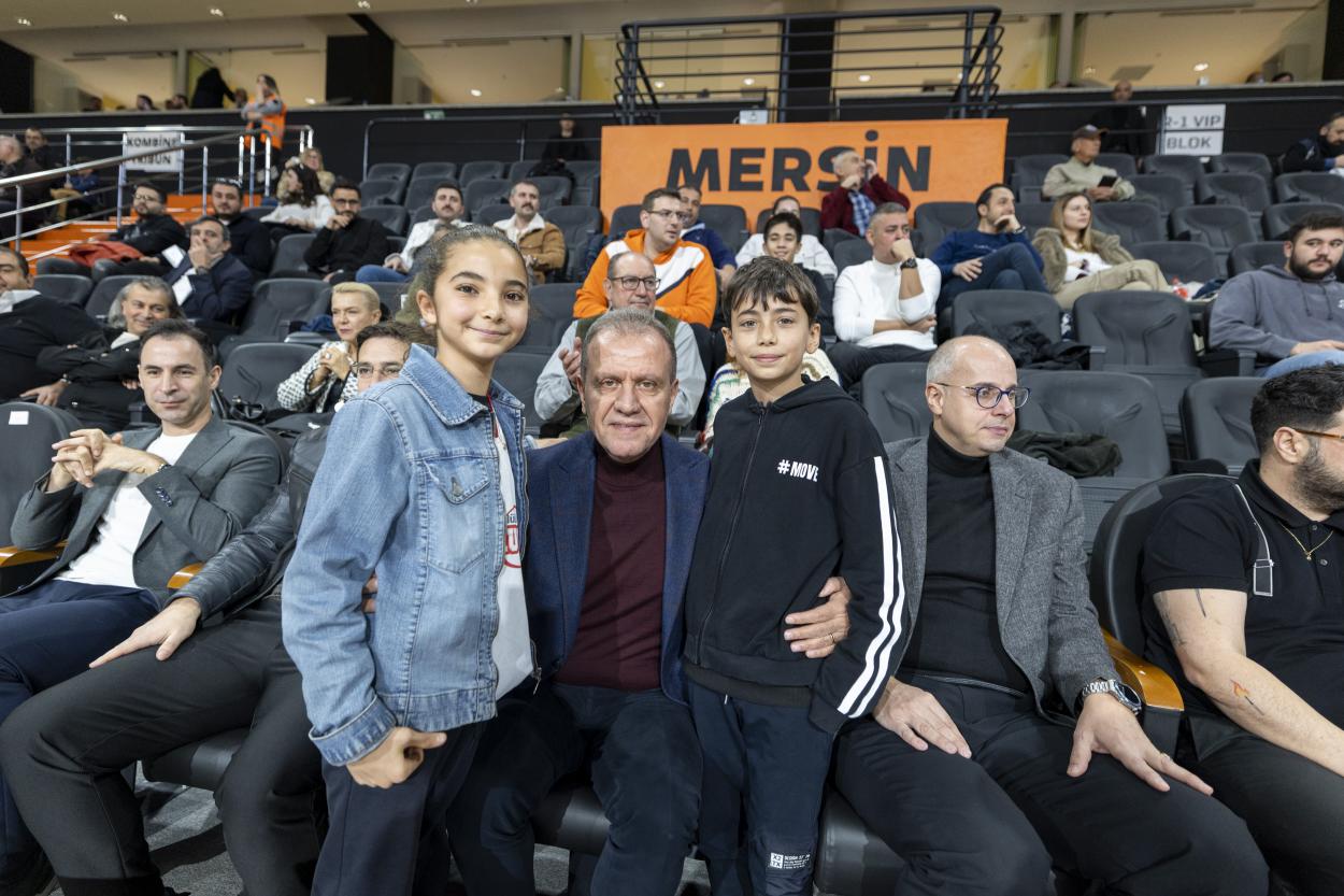 Başkan Seçer, MSK-Glint Manisa Basket Karşılaşmasını İzledi