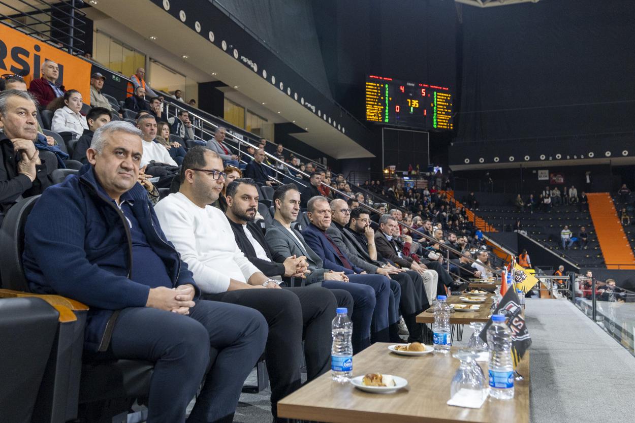 Başkan Seçer, MSK-Glint Manisa Basket Karşılaşmasını İzledi