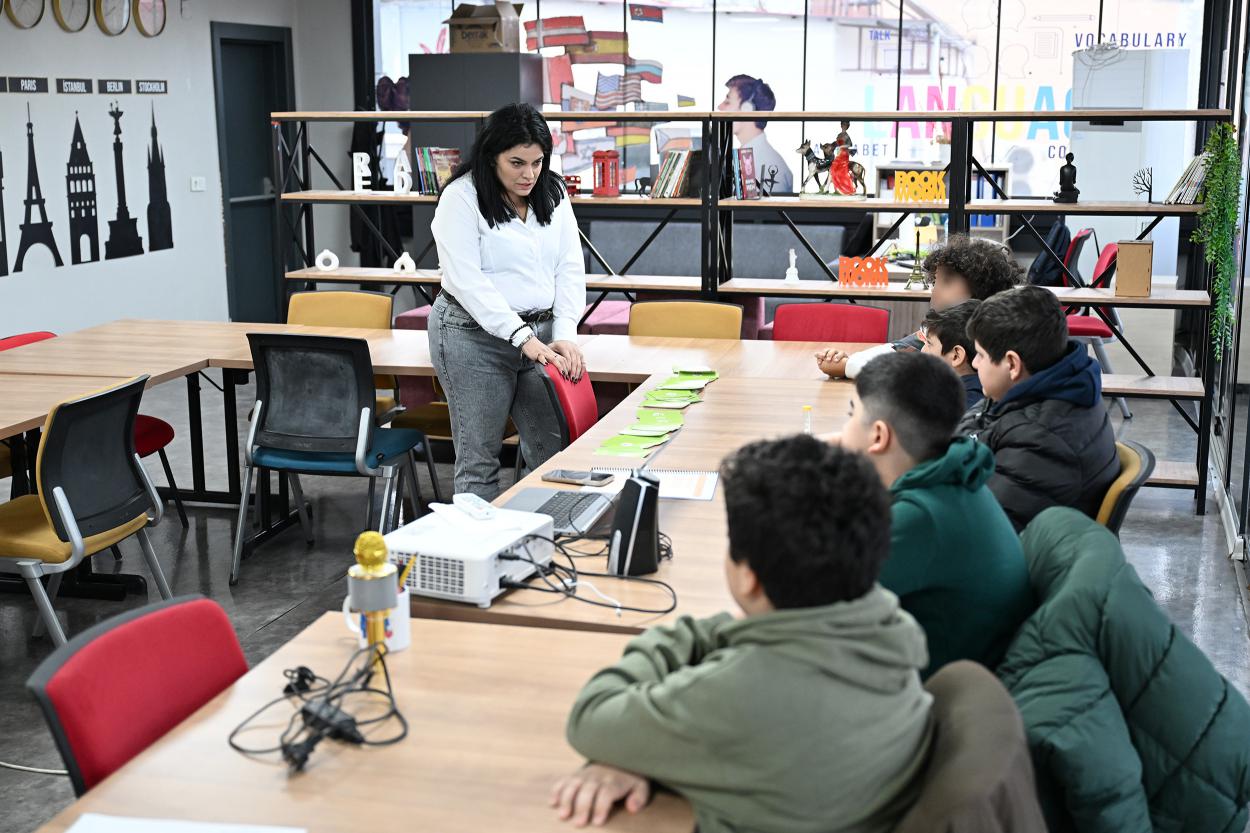 Mersin Büyükşehir Akran Zorbalığına Karşı Empati Atölyeleri Düzenliyor