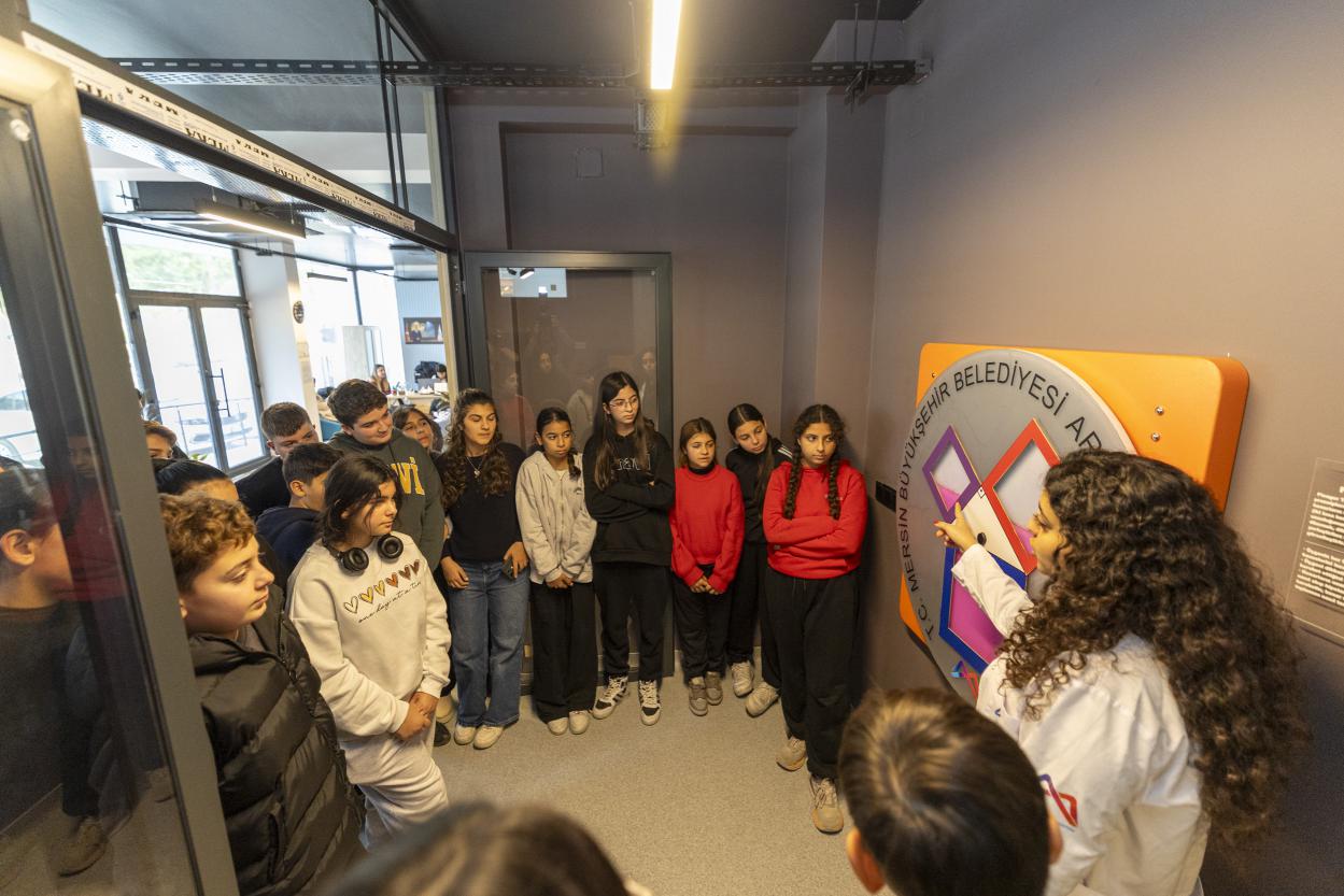 1 Yaşını Dolduran Aratos Matematik Evi Binlerce Öğrenciyi Ağırladı