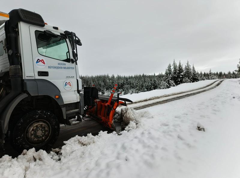 Büyükşehir Ekipleri Karla Mücadele Çalışmalarını Sürdürüyor