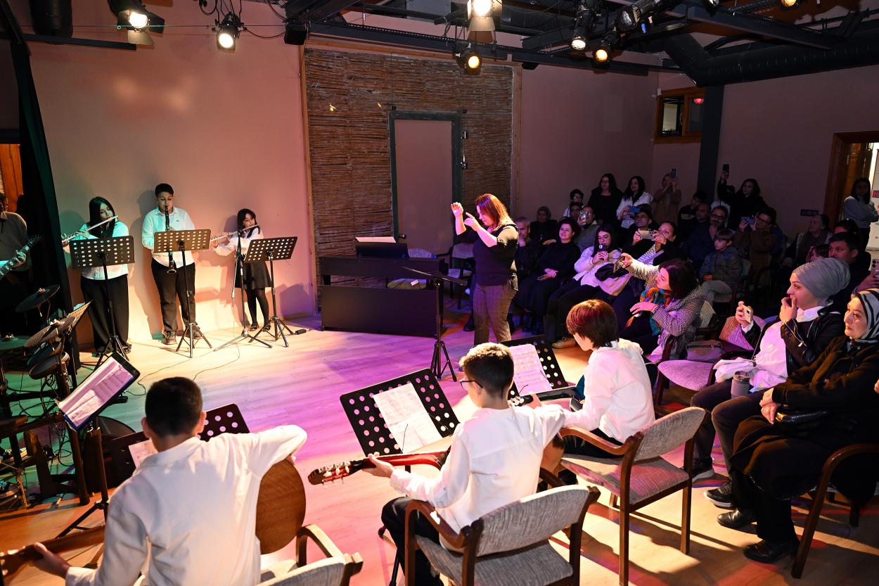 Mersin Büyükşehir Çocuk Kampüsü Öğrencilerinden Sanat Şöleni