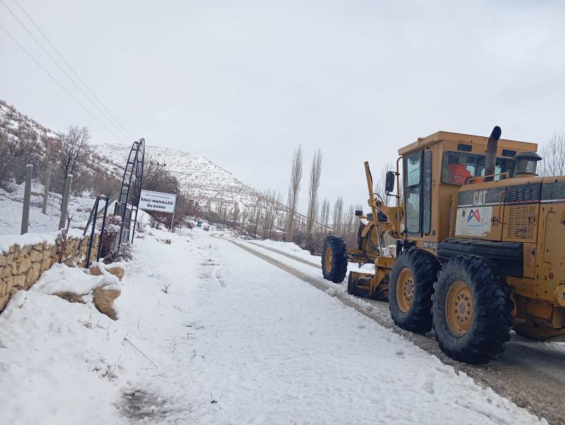 Büyükşehir Ekipleri Karla Mücadele Çalışmalarını Sürdürüyor