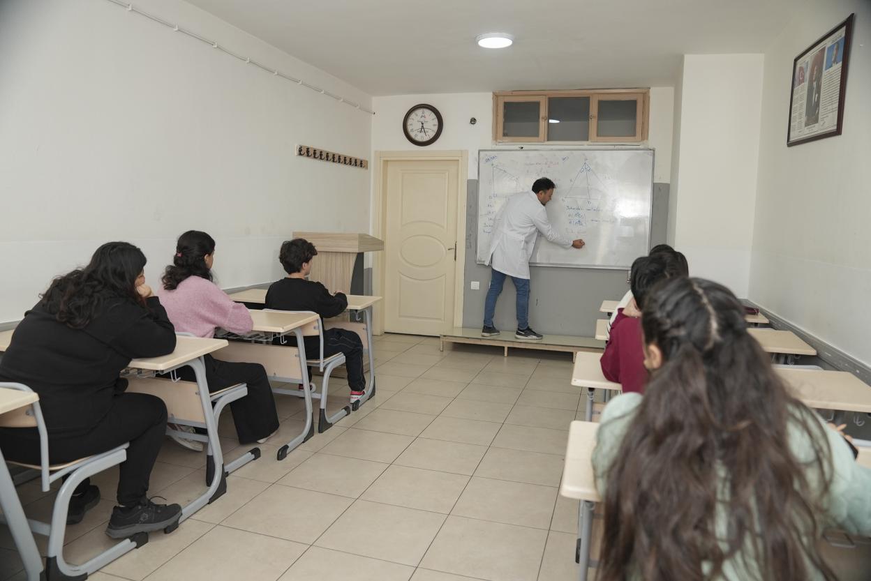 Lise ve Üniversite Yolculuğunda, Mersin Büyükşehir Öğrencilerin Yanında