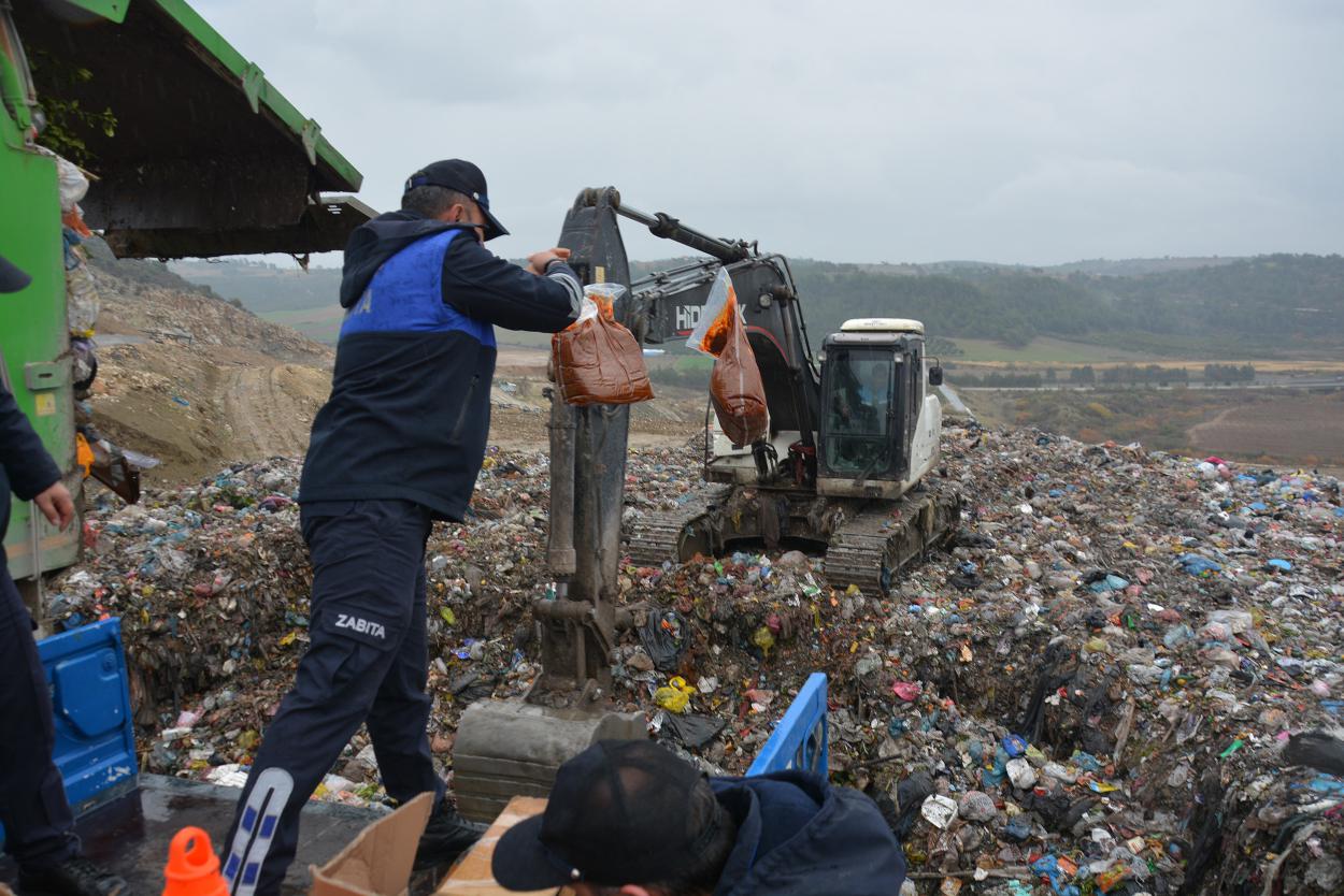 Mersin Büyükşehir Sağlıksız Koşullarda Gıda Sevkiyatına Geçit Vermiyor