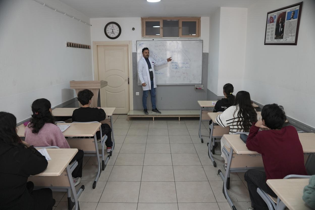 Lise ve Üniversite Yolculuğunda, Mersin Büyükşehir Öğrencilerin Yanında