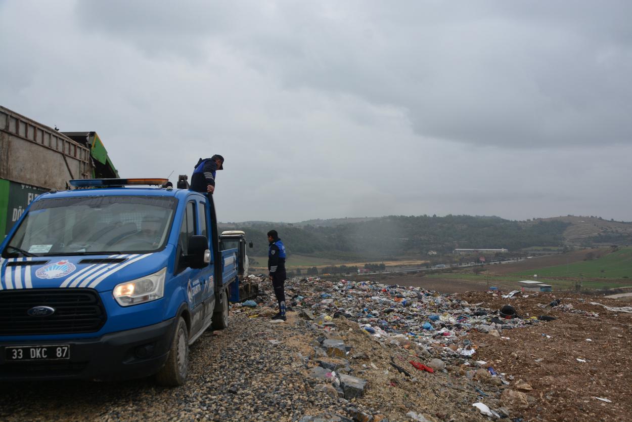 Mersin Büyükşehir Sağlıksız Koşullarda Gıda Sevkiyatına Geçit Vermiyor