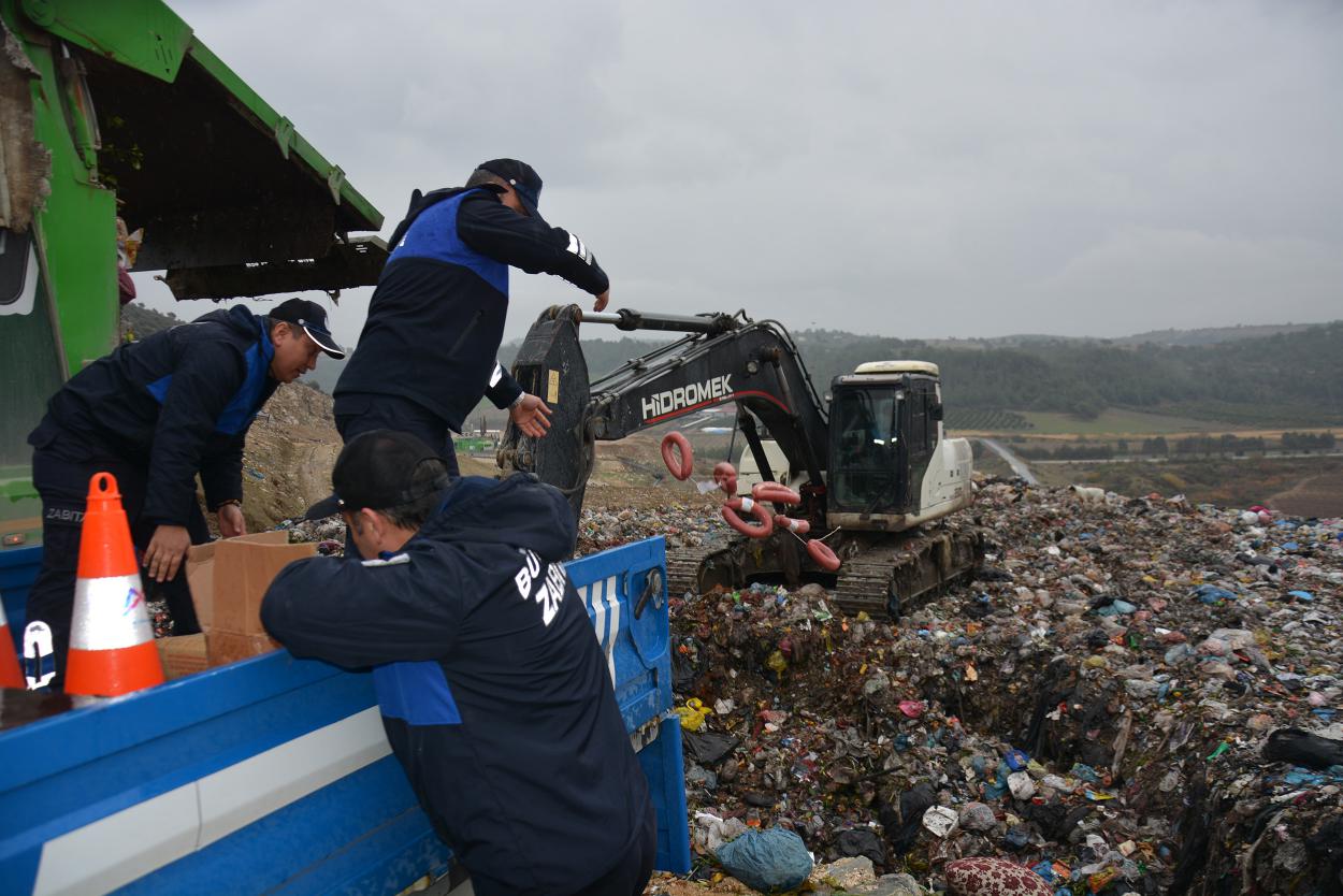 Mersin Büyükşehir Sağlıksız Koşullarda Gıda Sevkiyatına Geçit Vermiyor