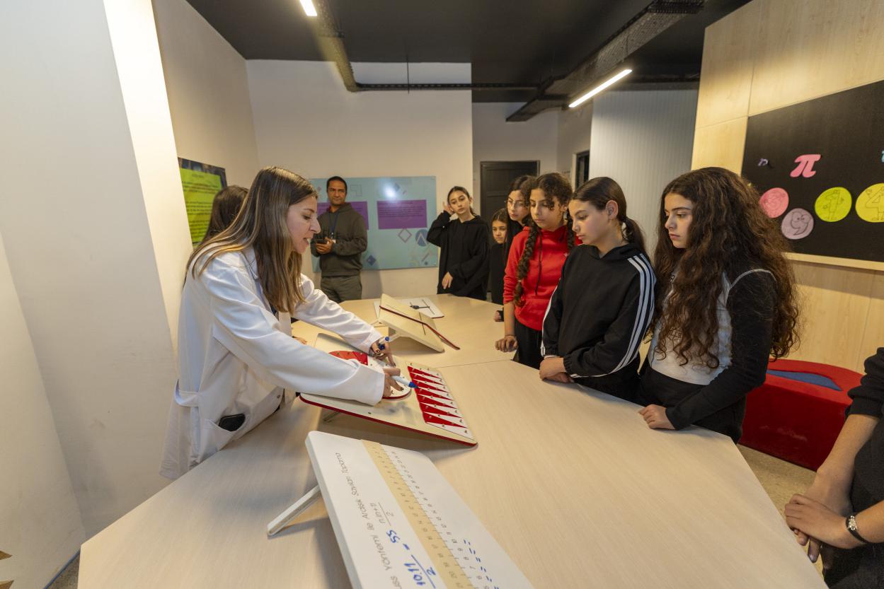 1 Yaşını Dolduran Aratos Matematik Evi Binlerce Öğrenciyi Ağırladı