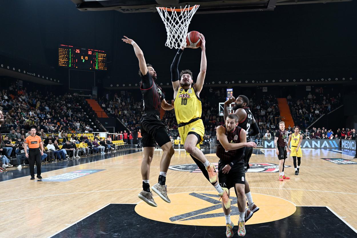 Başkan Seçer, MSK-Glint Manisa Basket Karşılaşmasını İzledi