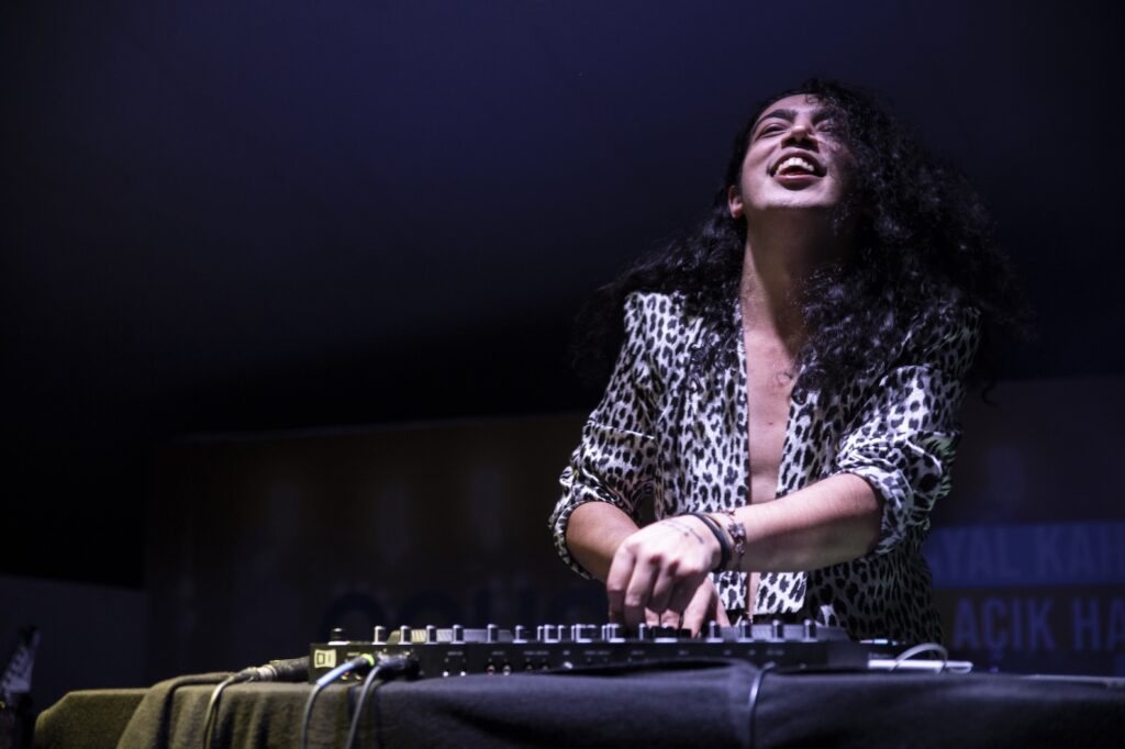 DJ Ali Taş ile 90’lar Türkçe Pop Gecesi