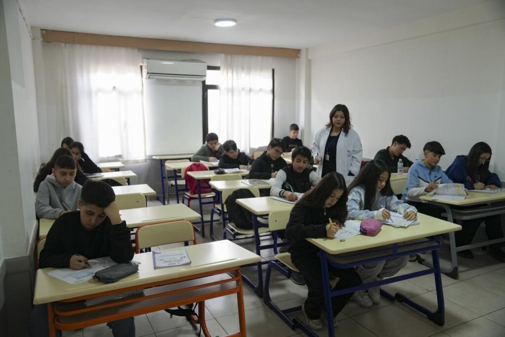 Lise ve Üniversite Yolculuğunda, Mersin Büyükşehir Öğrencilerin Yanında