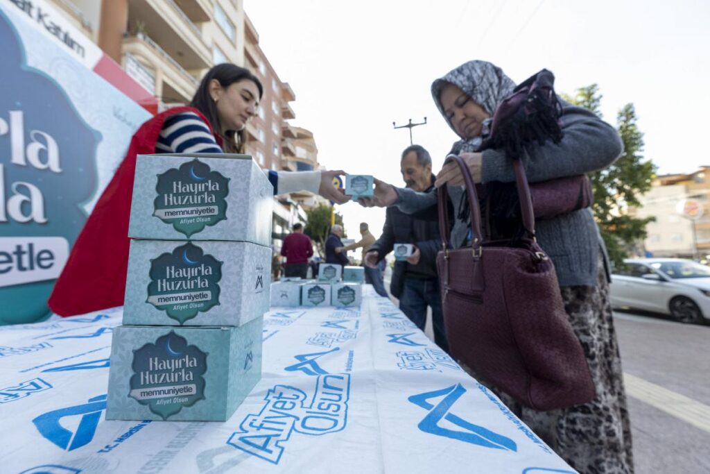 Mersin Büyükşehir’den Miraç Kandili’nde 15 Bin Kandil Simidi İkramı…