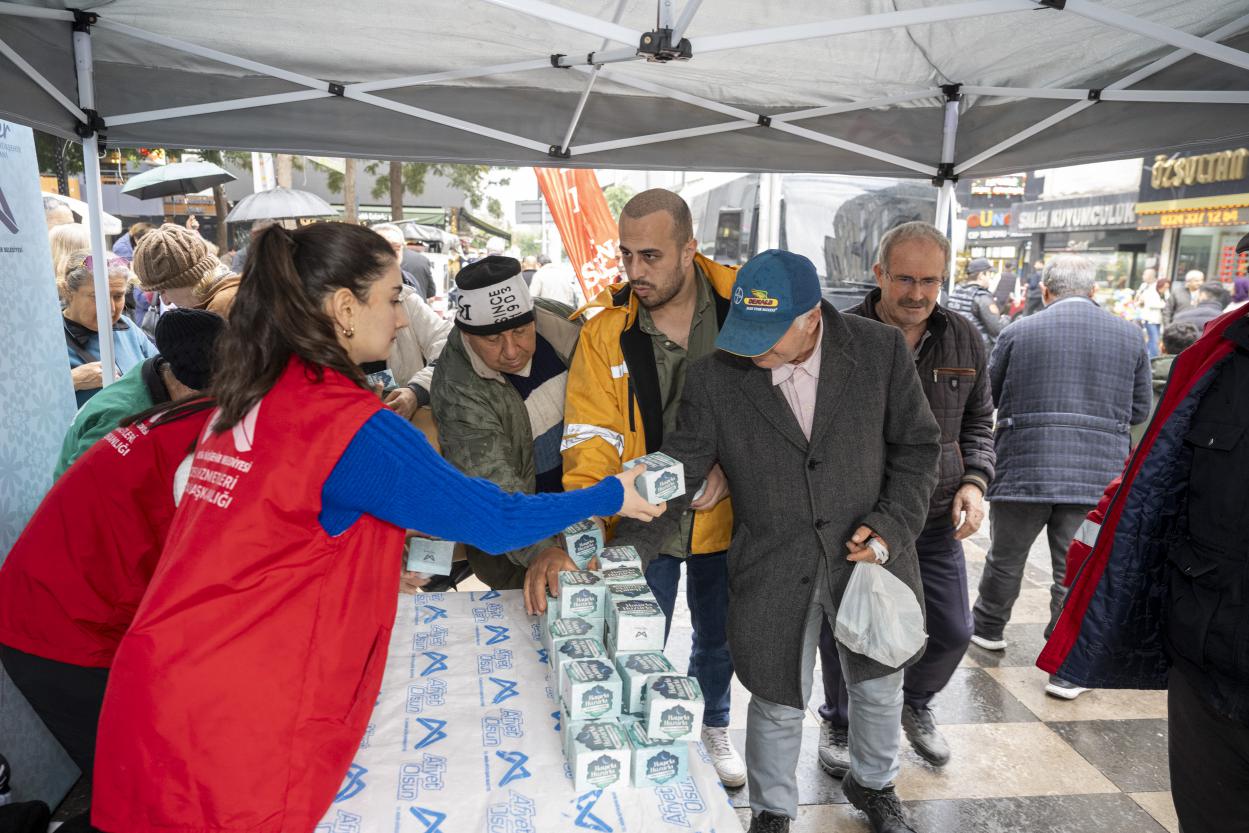 Büyükşehir Berat Kandili’nde 15 Bin Kandil Simidini Vatandaşla Buluşturdu