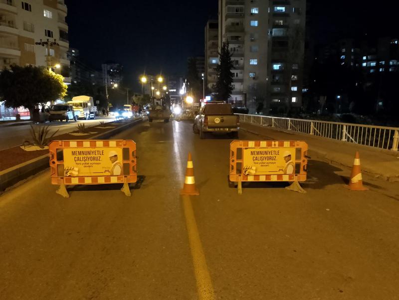 Büyükşehir’den Gece Mesaisi: Cengiz Topel Caddesi, Mezitli Deresi'nin Üstünde Bulunan Köprüde Tahkimat Çalışması Tamamlandı