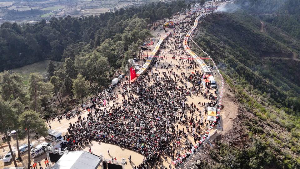 Başkan Seçer ve Meral Seçer ‘4. Nergis Şenliği’ne Katıldı