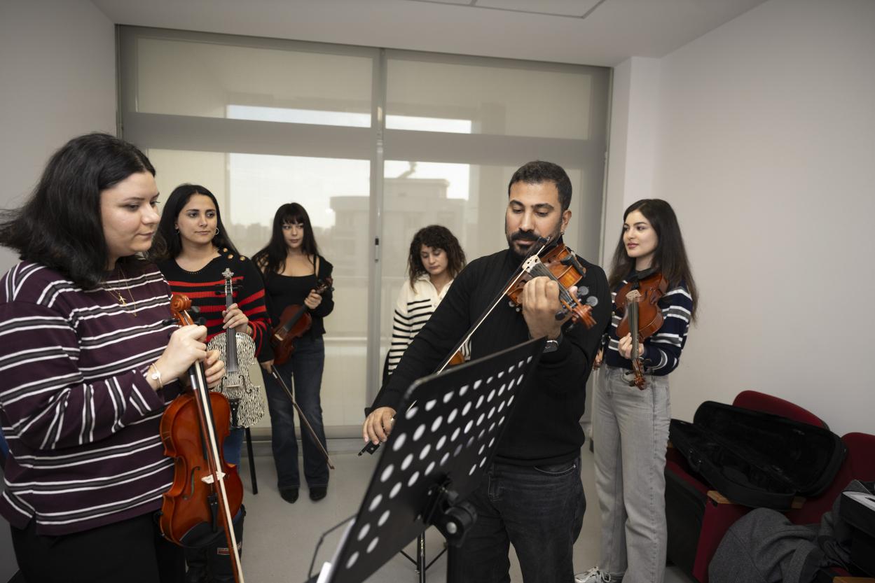 Kentin Ritmi Mersin Büyükşehir'in Enstrüman Kurslarında Atıyor