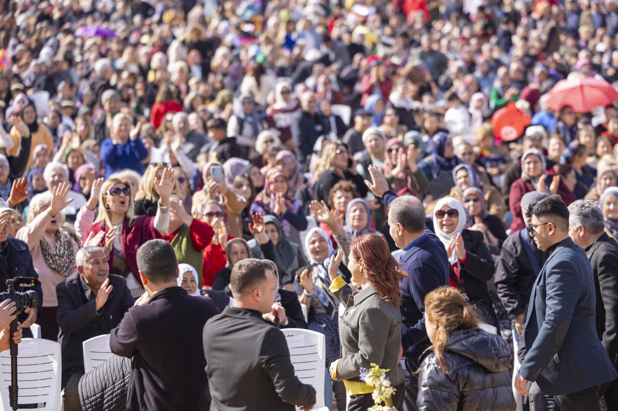 Başkan Seçer ve Meral Seçer ‘4. Nergis Şenliği’ne Katıldı