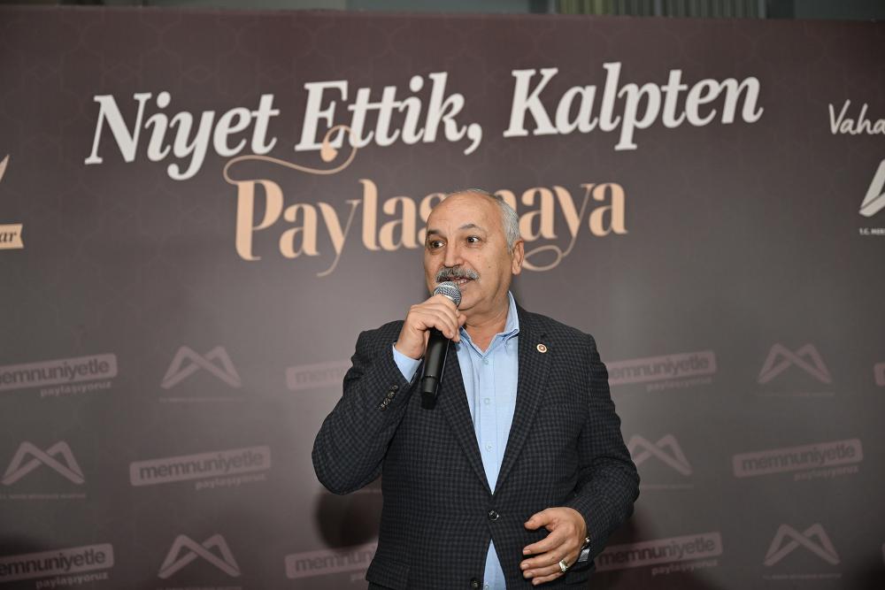 Başkan Seçer ve Meral Seçer Toroslar’da Binlerce Kişiyle İftar Sofrasında Buluştu