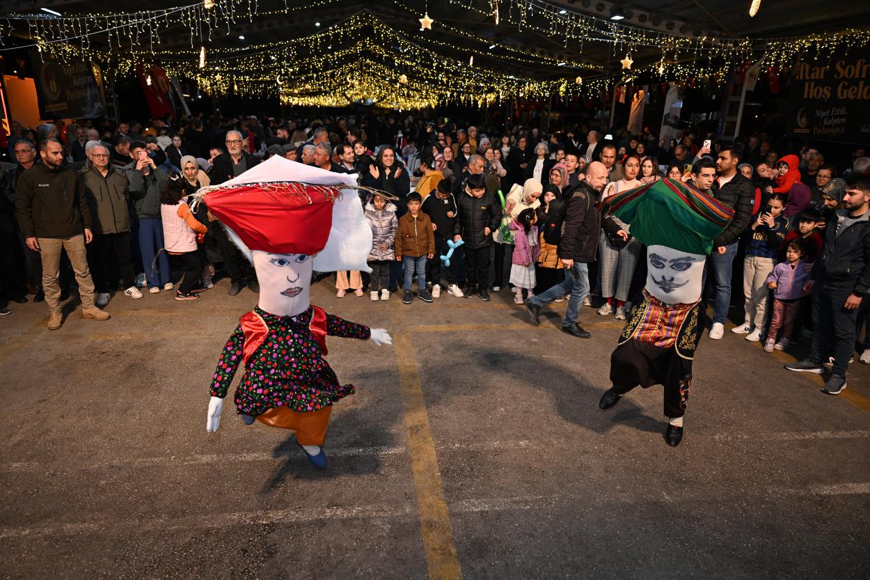 Başkan Seçer ile Meral Seçer, Erdemlilerle İftar Sofrasında Buluştu