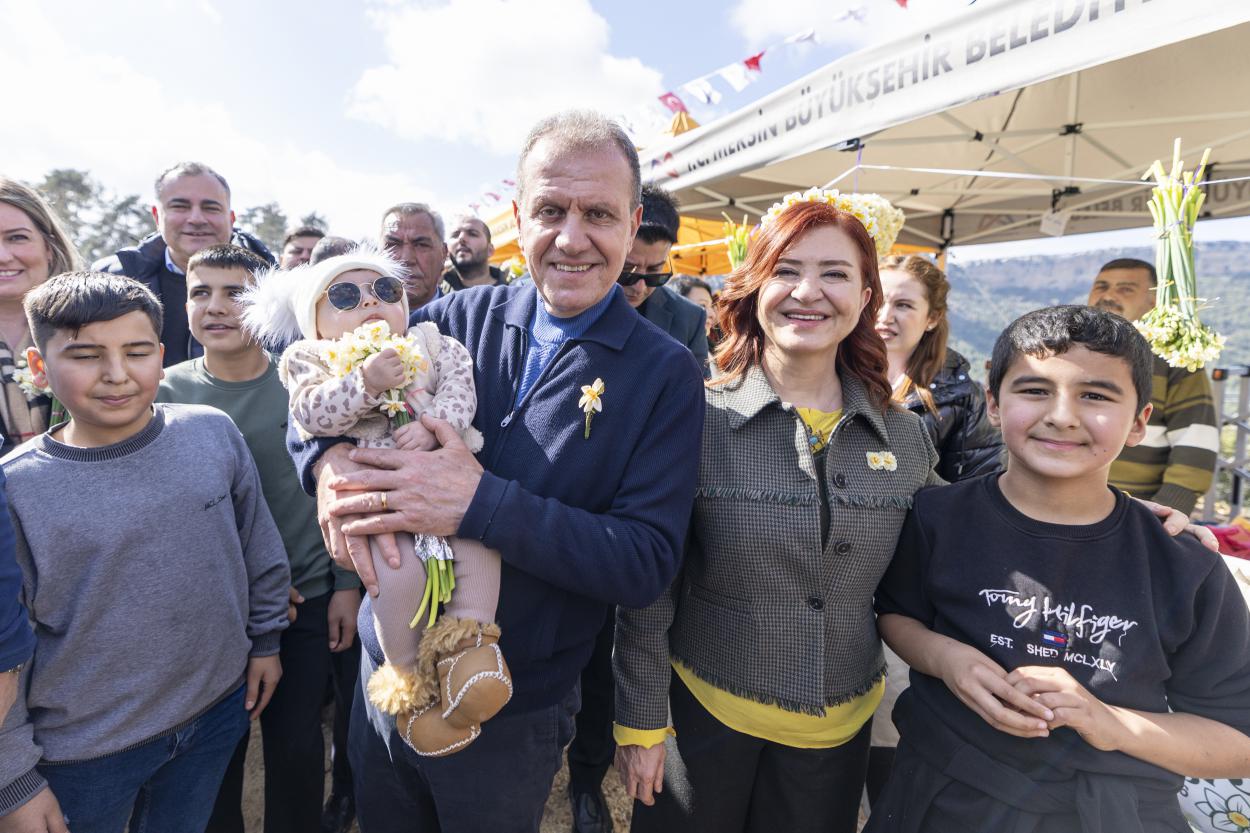 Başkan Seçer ve Meral Seçer ‘4. Nergis Şenliği’ne Katıldı