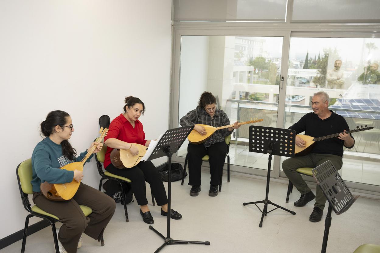 Kentin Ritmi Mersin Büyükşehir'in Enstrüman Kurslarında Atıyor