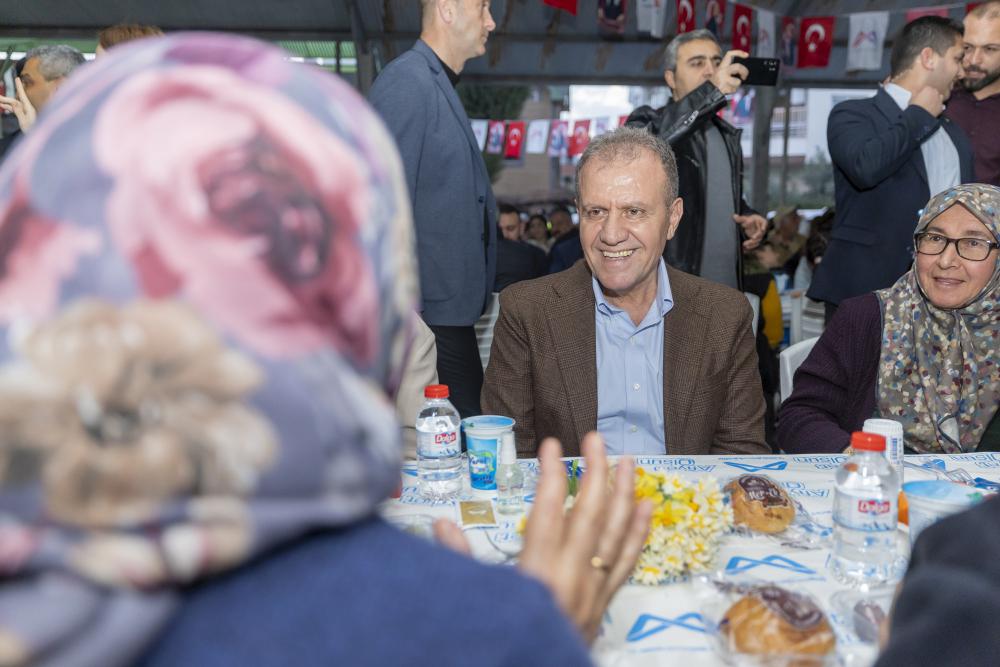 Başkan Seçer ve Meral Seçer Toroslar’da Binlerce Kişiyle İftar Sofrasında Buluştu