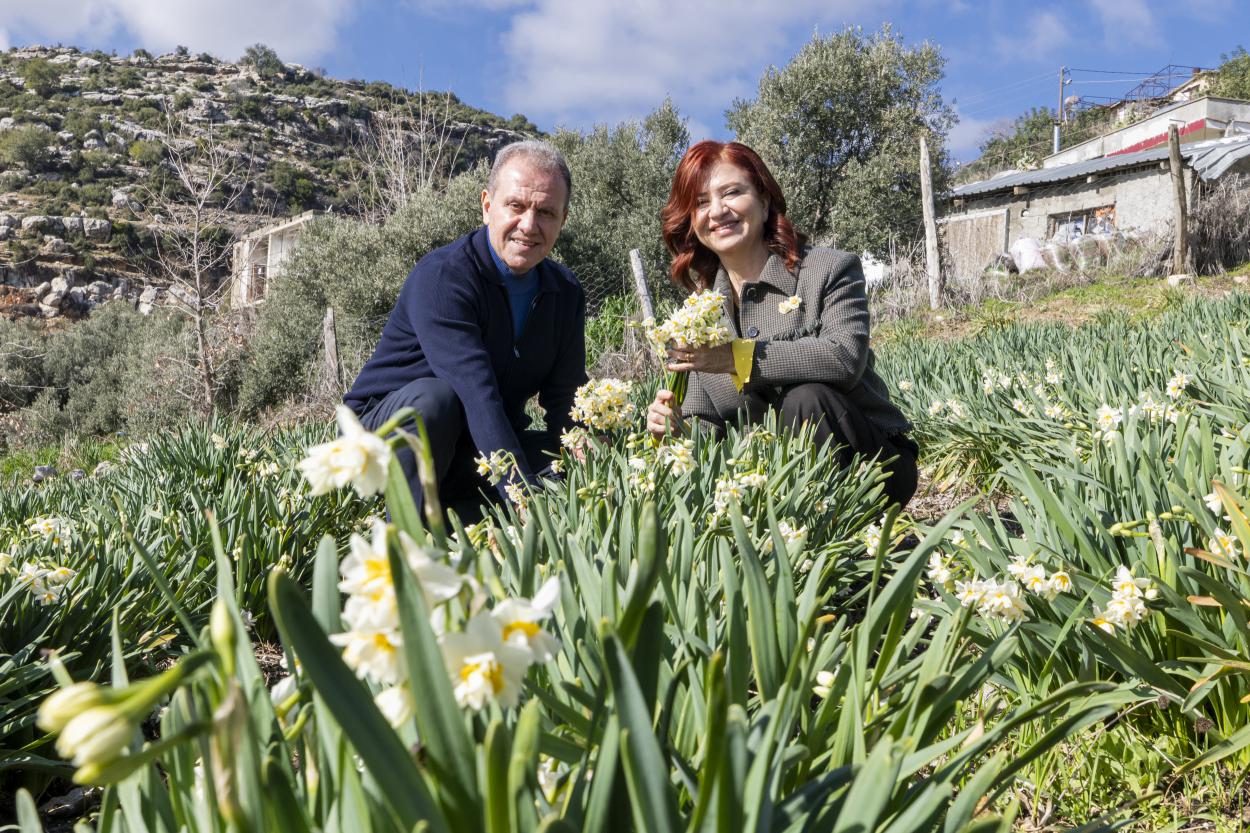 Başkan Seçer ve Meral Seçer ‘4. Nergis Şenliği’ne Katıldı