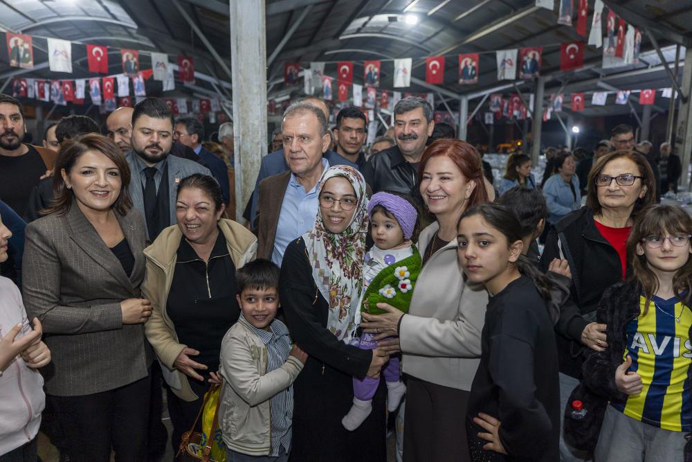 Başkan Seçer ve Meral Seçer Toroslar’da Binlerce Kişiyle İftar Sofrasında Buluştu