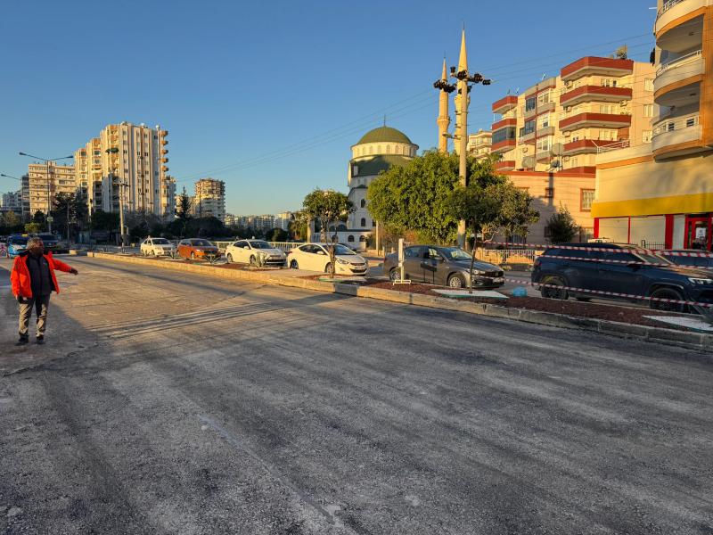 Büyükşehir’den Gece Mesaisi: Cengiz Topel Caddesi, Mezitli Deresi'nin Üstünde Bulunan Köprüde Tahkimat Çalışması Tamamlandı