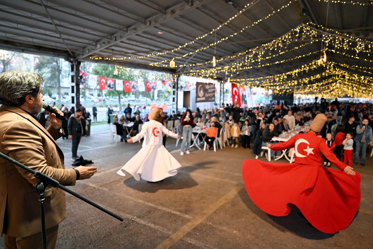 Başkan Seçer ile Meral Seçer, Erdemlilerle İftar Sofrasında Buluştu