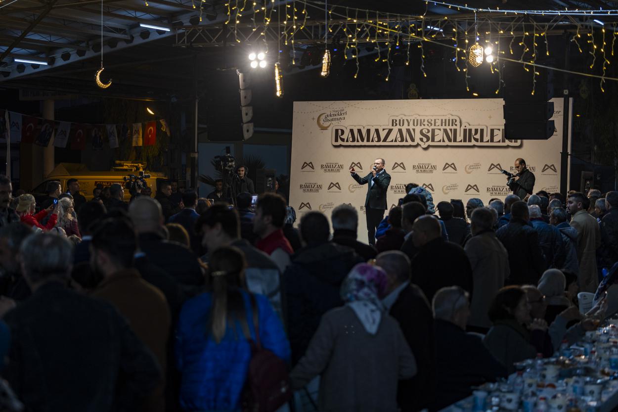 Başkan Seçer ile Meral Seçer, Erdemlilerle İftar Sofrasında Buluştu