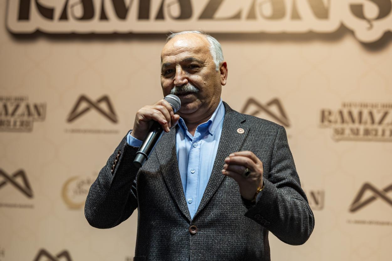 Başkan Seçer ile Meral Seçer, Erdemlilerle İftar Sofrasında Buluştu