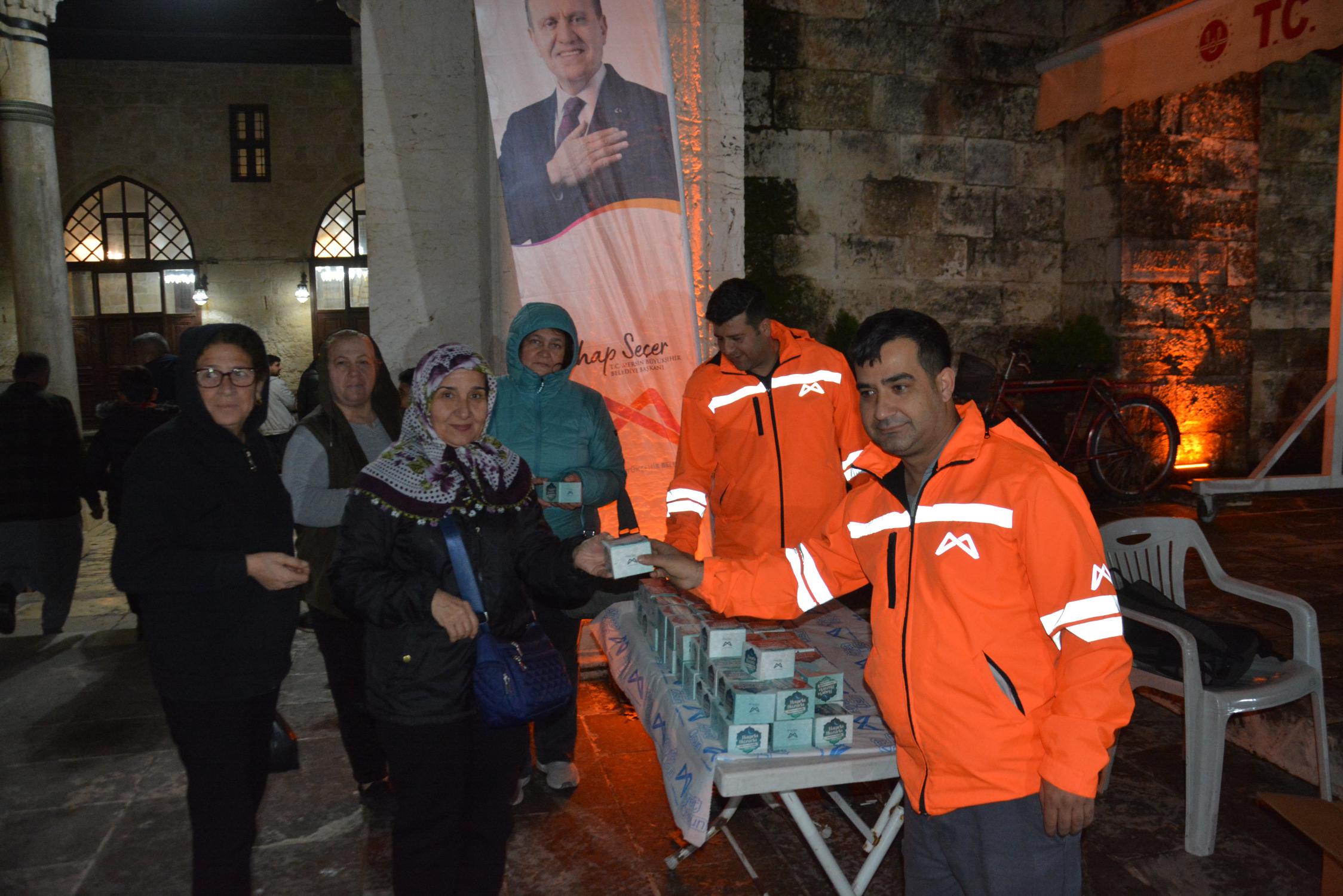 Büyükşehir Berat Kandili’nde 15 Bin Kandil Simidini Vatandaşla Buluşturdu