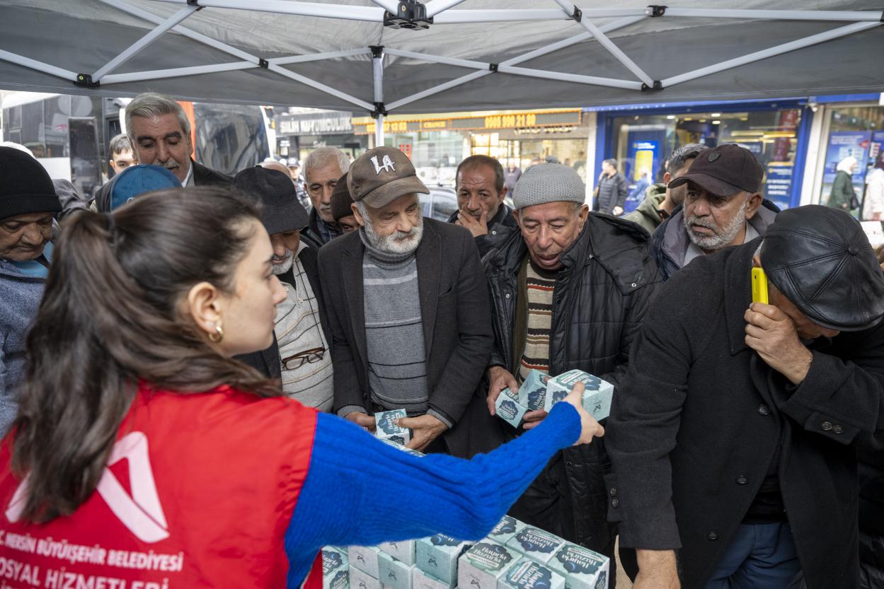 Büyükşehir Berat Kandili’nde 15 Bin Kandil Simidini Vatandaşla Buluşturdu