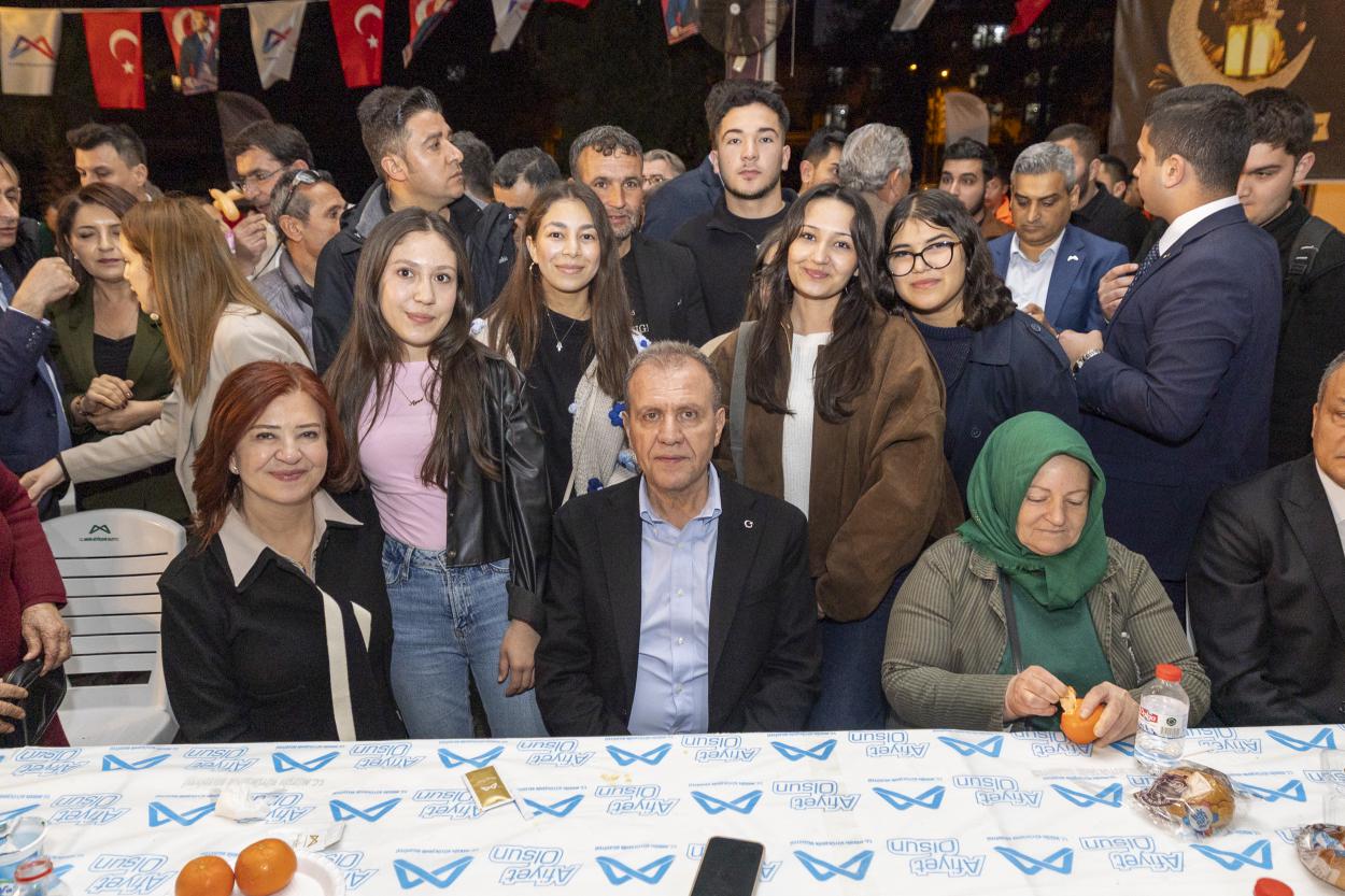 Başkan Seçer ile Meral Seçer, Erdemlilerle İftar Sofrasında Buluştu