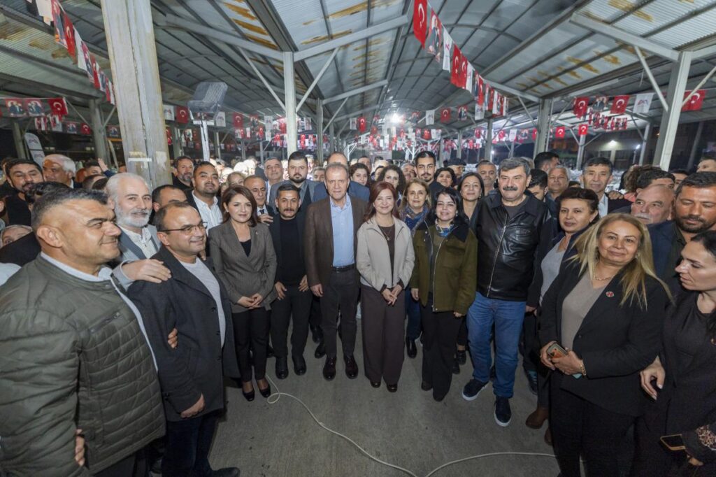 Başkan Seçer ve Meral Seçer Toroslar’da Binlerce Kişiyle İftar Sofrasında Buluştu