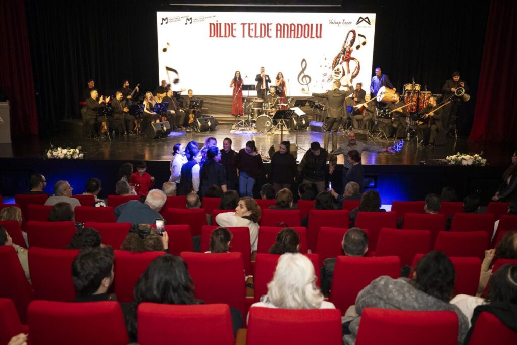 Anadolu Mozaiği Büyükşehir’in ‘Dilde Telde Anadolu’ Konseri’ne Yansıdı