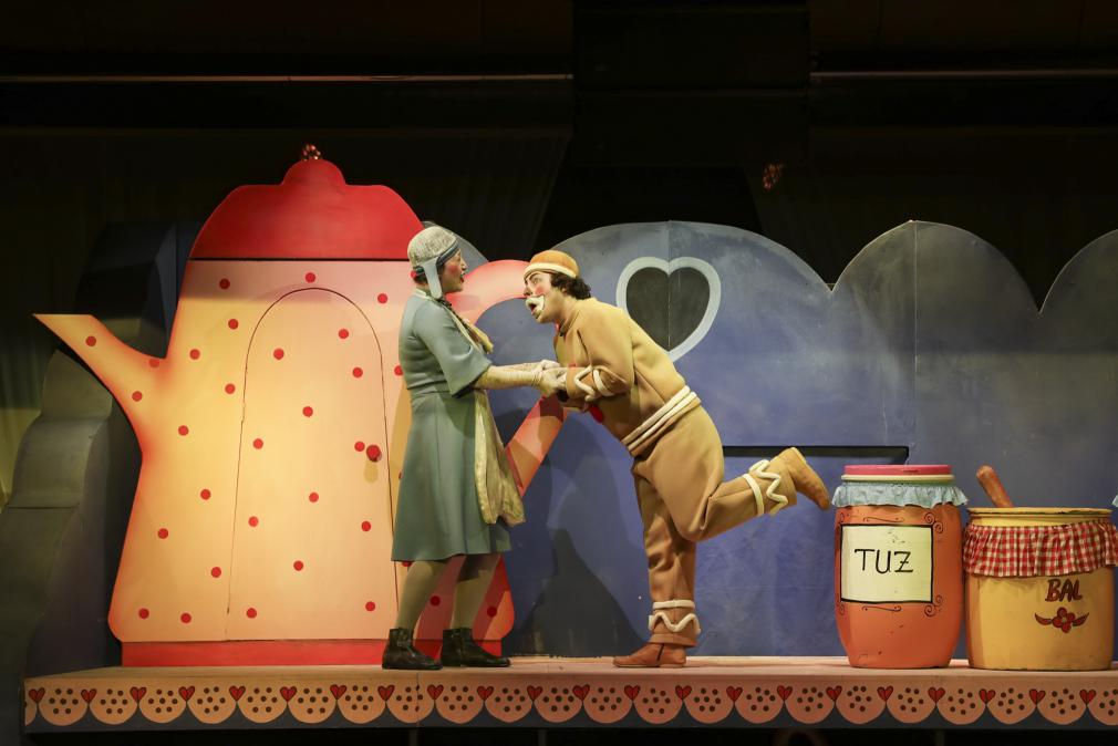 Mersin Şehir Tiyatrosu’na Küçük Ellerden Büyük Alkışlar