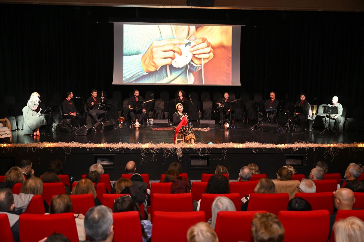 Mersin Büyükşehir’de Kadınların Sesi Ezgiler ve Danslarla Yükseldi