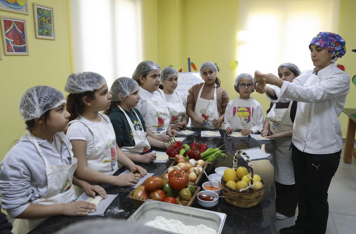 Mersin Büyükşehir'in Mutfak Atölyesi Çocuklara Yeni Beceriler Kazandırıyor
