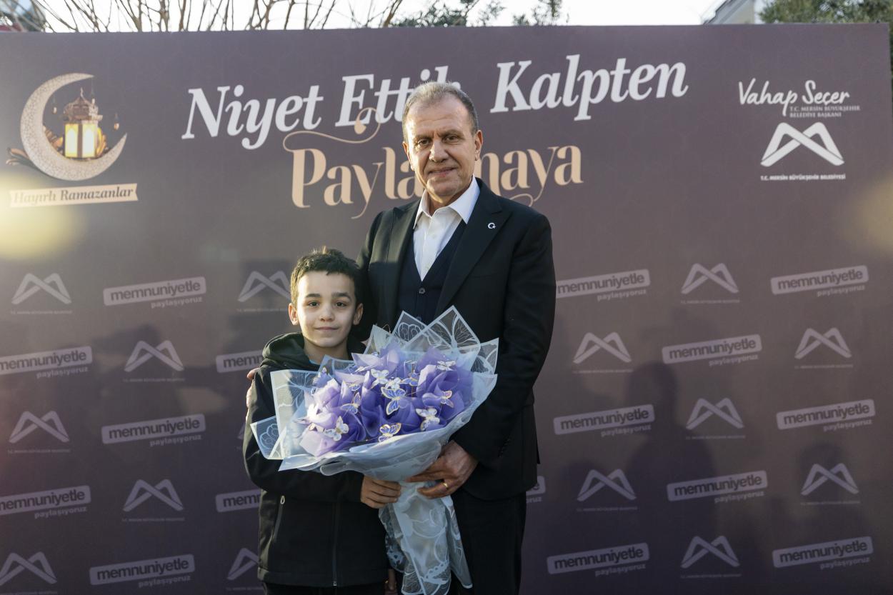 Başkan Seçer ile Meral Seçer İftarlarını Akdenizlilerle Gerçekleştirdi