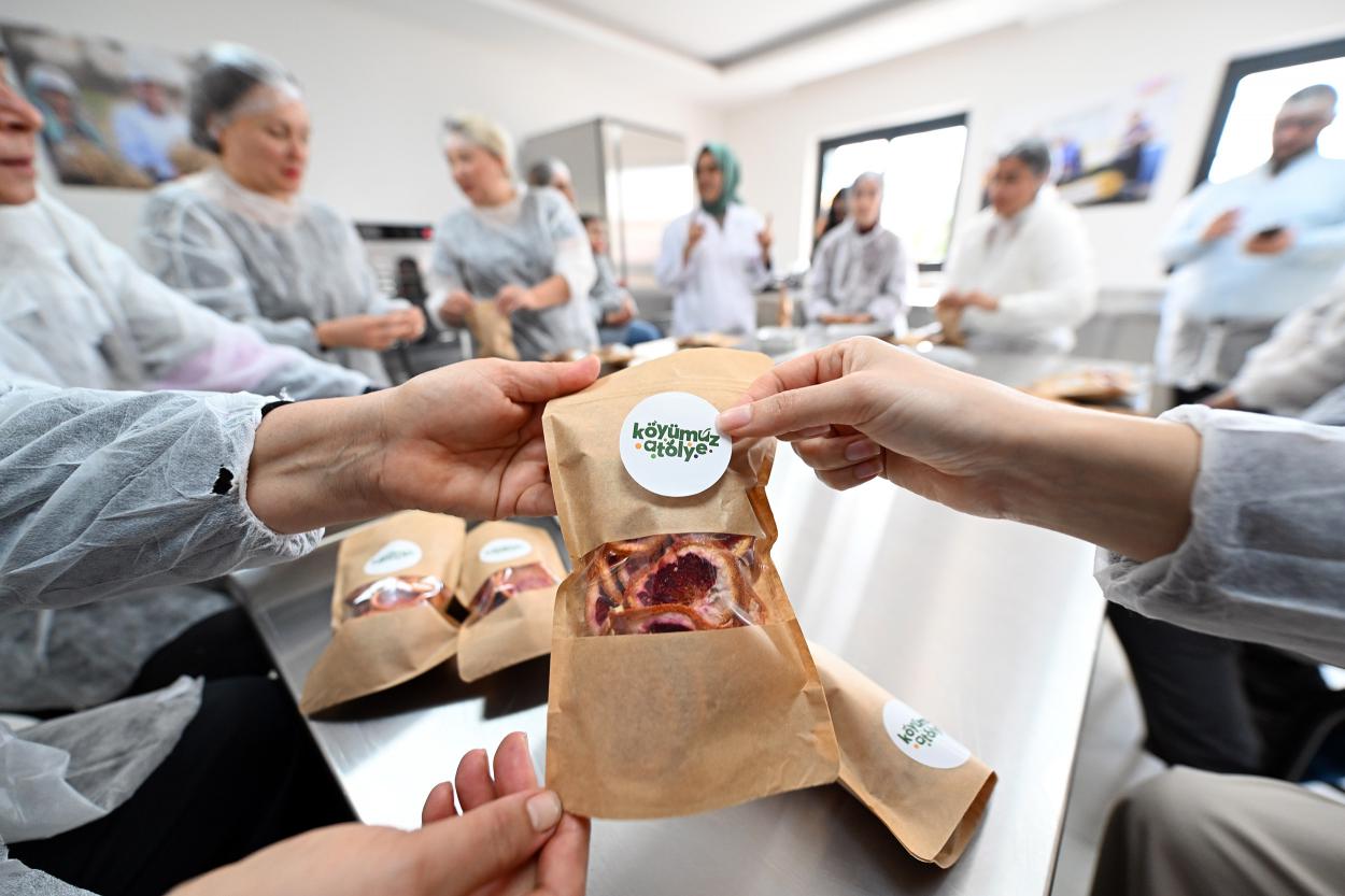 Mersin Büyükşehir Coğrafi İşaretli Kan Portakalı’nı Kadın Emeği ile Geleceğe Taşıyor