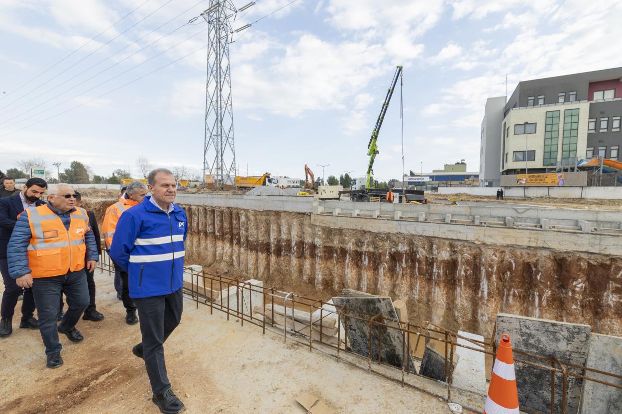 Başkan Seçer, Hal Katlı Kavşağı İnşaatında İncelemelerde Bulundu