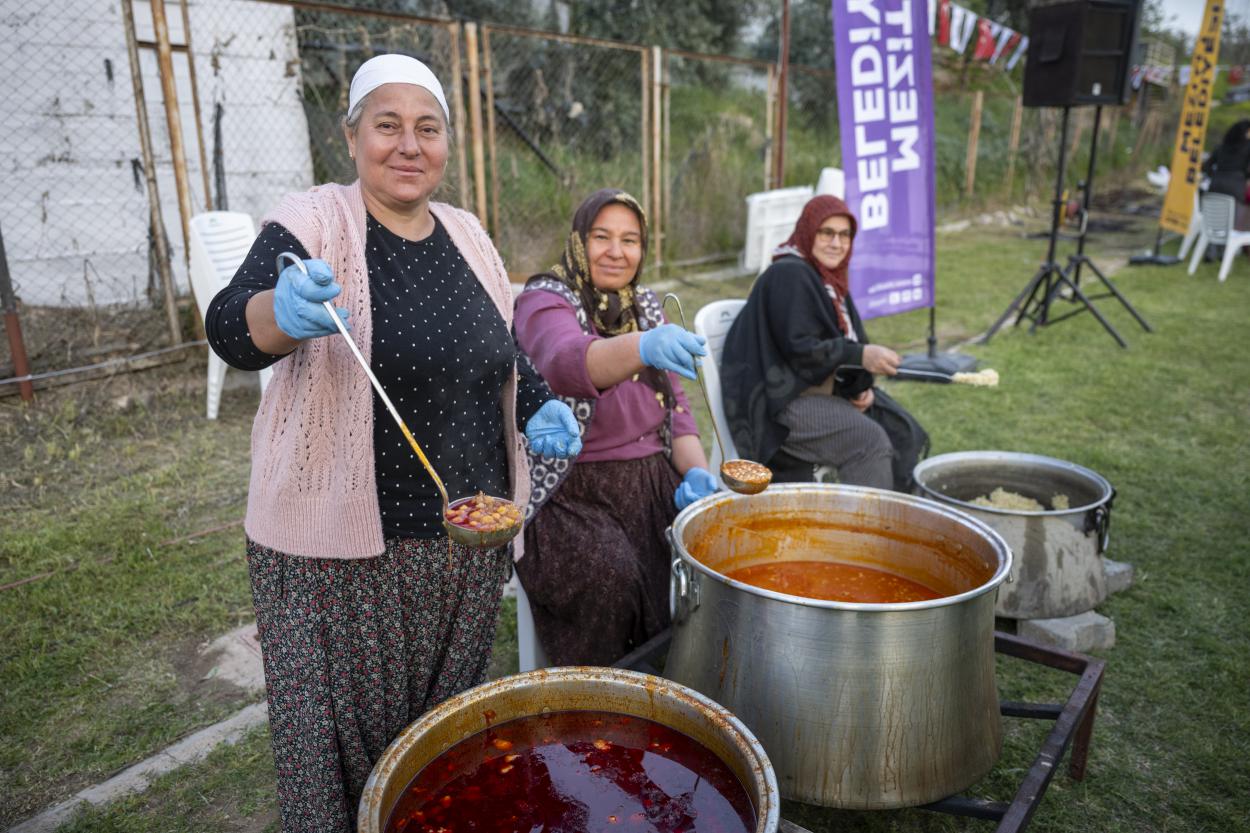 Seçer ve Meral Seçer Mezitli Belediyesi'nin İftar Programına Katıldı