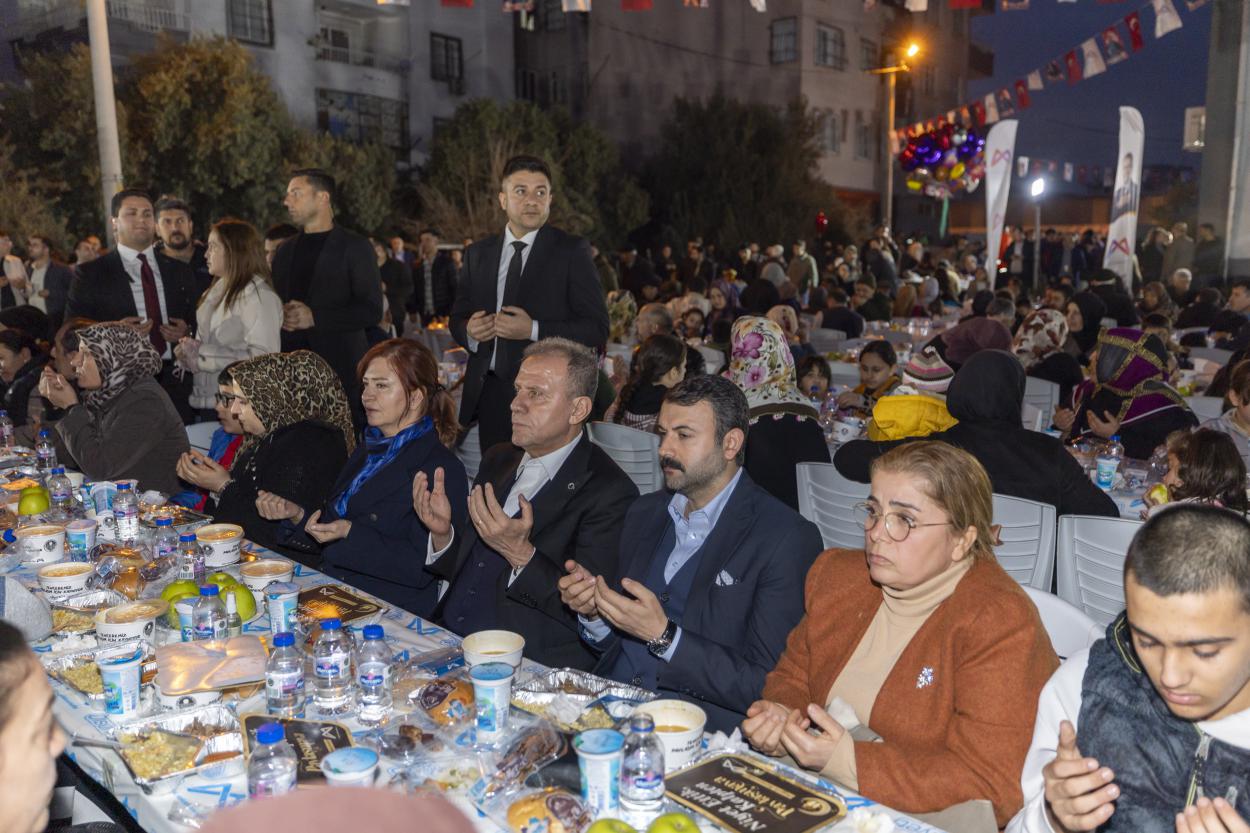 Başkan Seçer ile Meral Seçer İftarlarını Akdenizlilerle Gerçekleştirdi